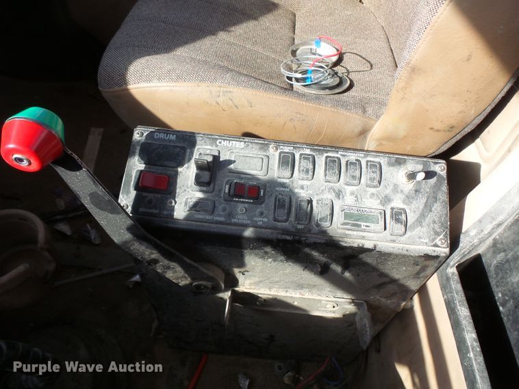 image for item FM9665 2005 Mack CV713 ready mix truck