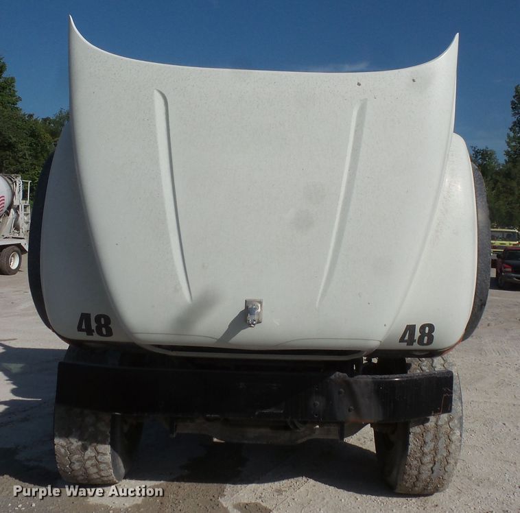 image for item FM9665 2005 Mack CV713 ready mix truck