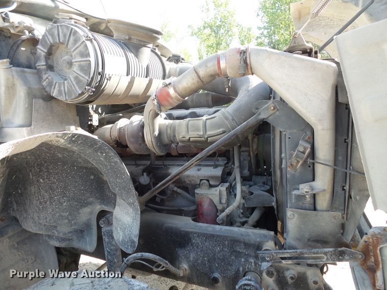 image for item FM9665 2005 Mack CV713 ready mix truck
