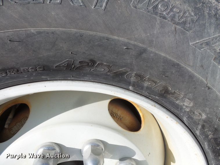 image for item FM9665 2005 Mack CV713 ready mix truck