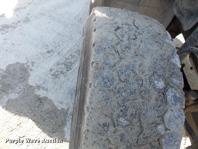 image for item FM9665 2005 Mack CV713 ready mix truck