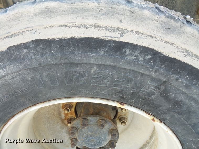 image for item FM9665 2005 Mack CV713 ready mix truck