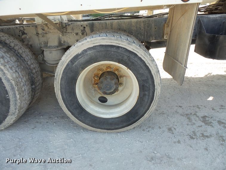 image for item FM9665 2005 Mack CV713 ready mix truck