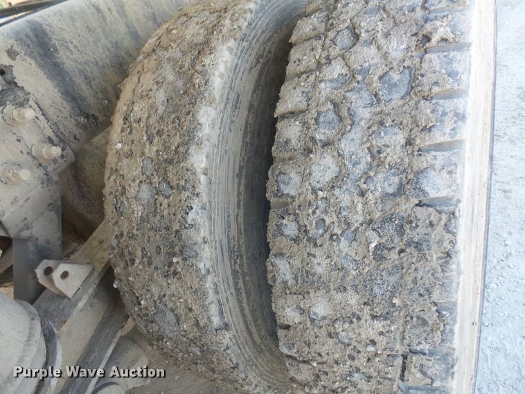 image for item FM9665 2005 Mack CV713 ready mix truck