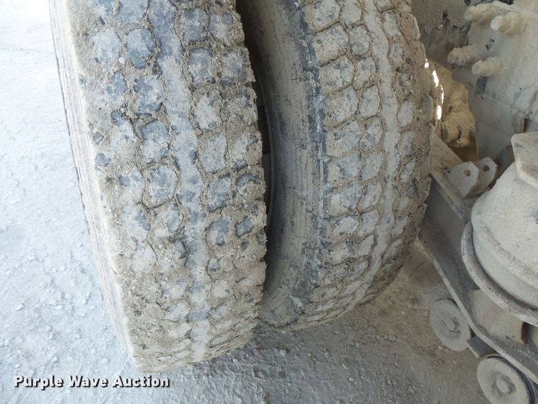 image for item FM9665 2005 Mack CV713 ready mix truck