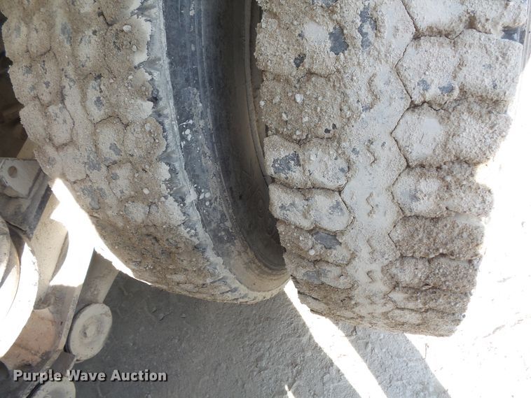 image for item FM9665 2005 Mack CV713 ready mix truck