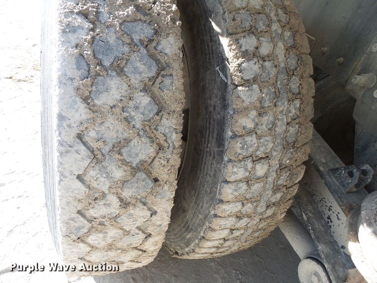 image for item FM9665 2005 Mack CV713 ready mix truck