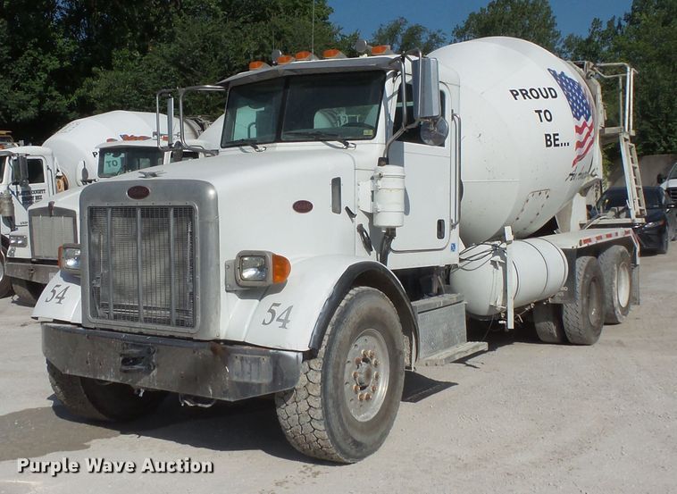 image for item FM9666 2005 Peterbilt 357 ready mix truck