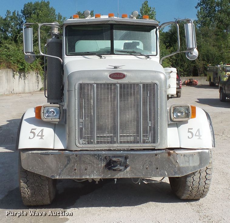 image for item FM9666 2005 Peterbilt 357 ready mix truck