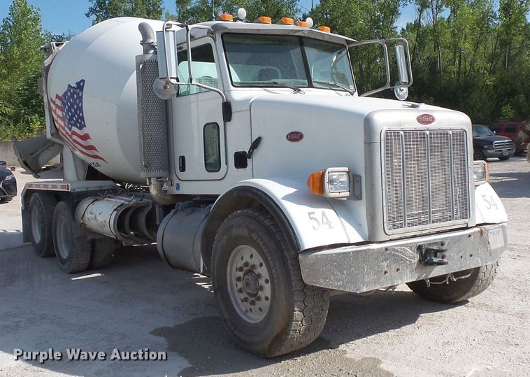 image for item FM9666 2005 Peterbilt 357 ready mix truck