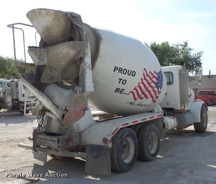 image for item FM9666 2005 Peterbilt 357 ready mix truck