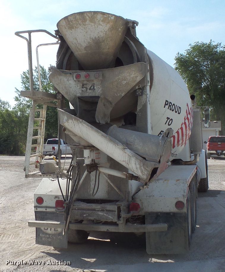 image for item FM9666 2005 Peterbilt 357 ready mix truck