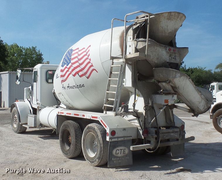 image for item FM9666 2005 Peterbilt 357 ready mix truck
