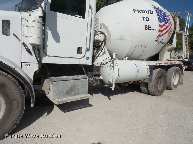 image for item FM9666 2005 Peterbilt 357 ready mix truck