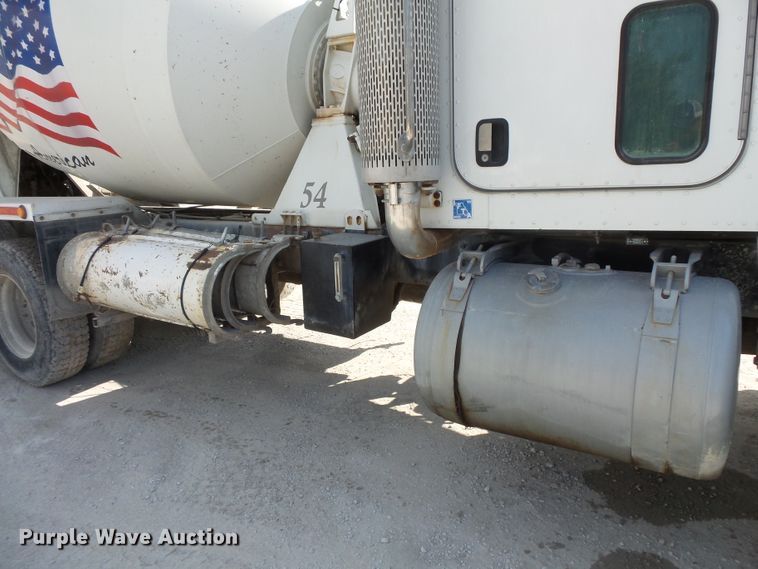 image for item FM9666 2005 Peterbilt 357 ready mix truck