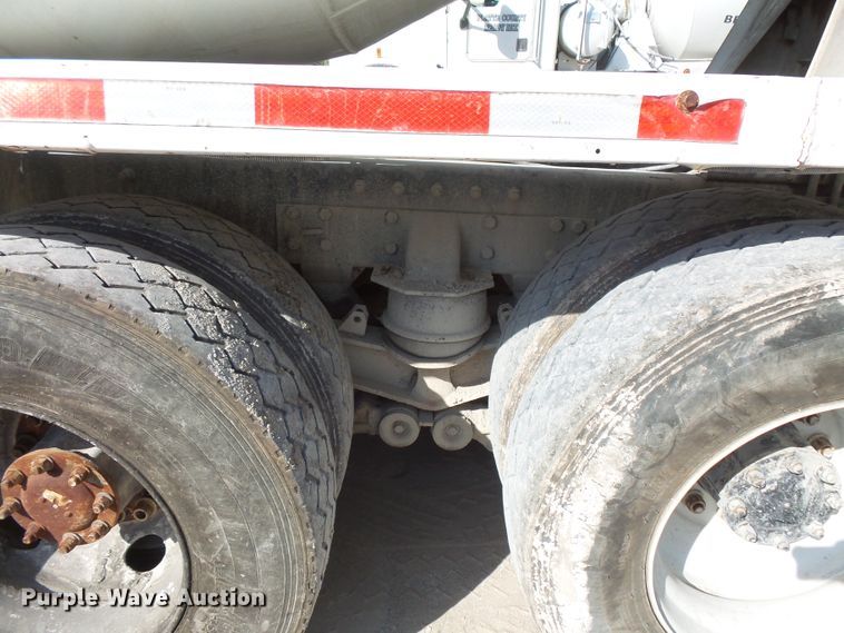 image for item FM9666 2005 Peterbilt 357 ready mix truck