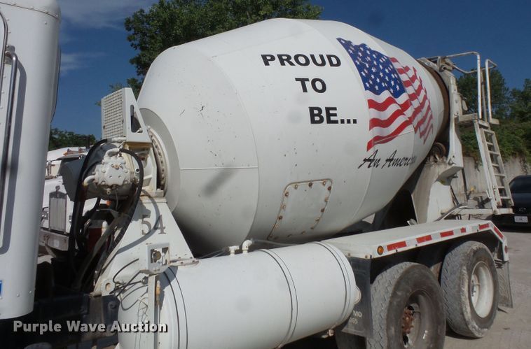 image for item FM9666 2005 Peterbilt 357 ready mix truck