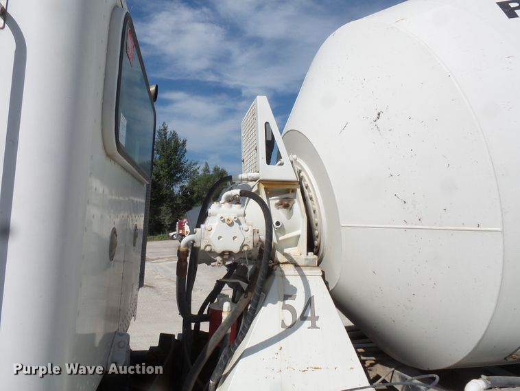 image for item FM9666 2005 Peterbilt 357 ready mix truck