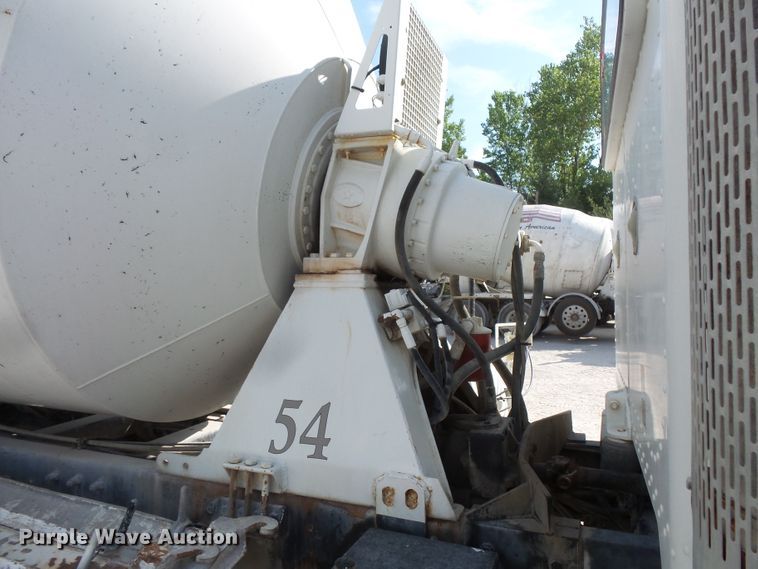 image for item FM9666 2005 Peterbilt 357 ready mix truck