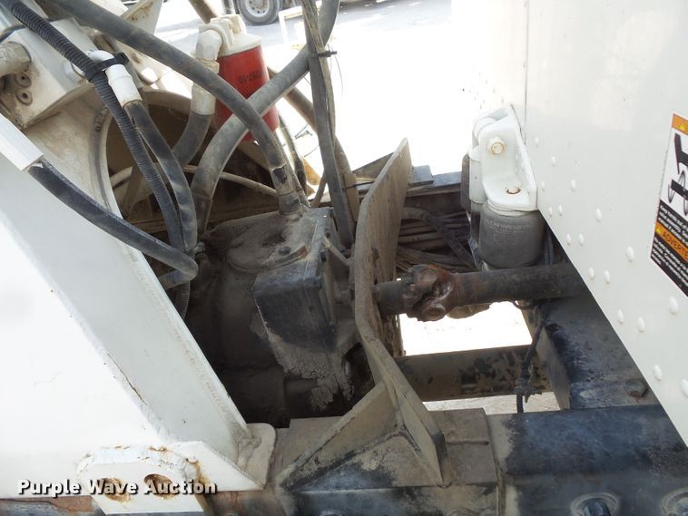 image for item FM9666 2005 Peterbilt 357 ready mix truck