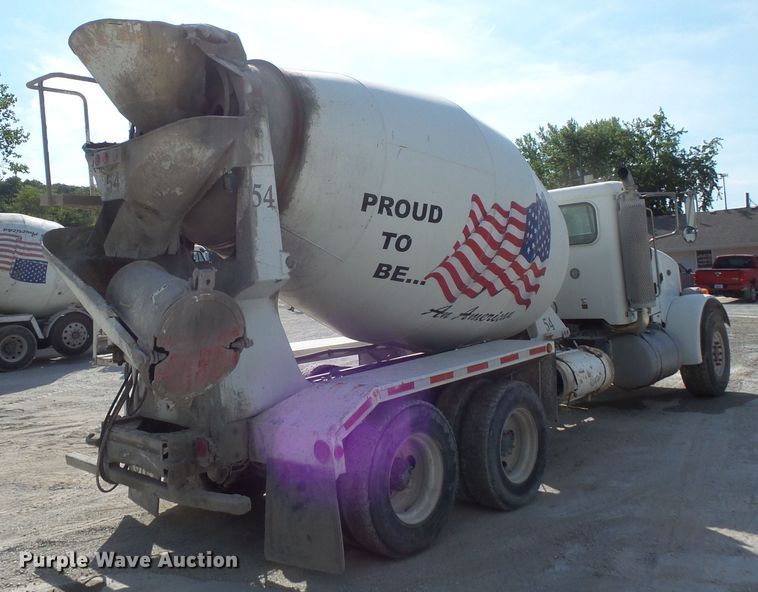 image for item FM9666 2005 Peterbilt 357 ready mix truck