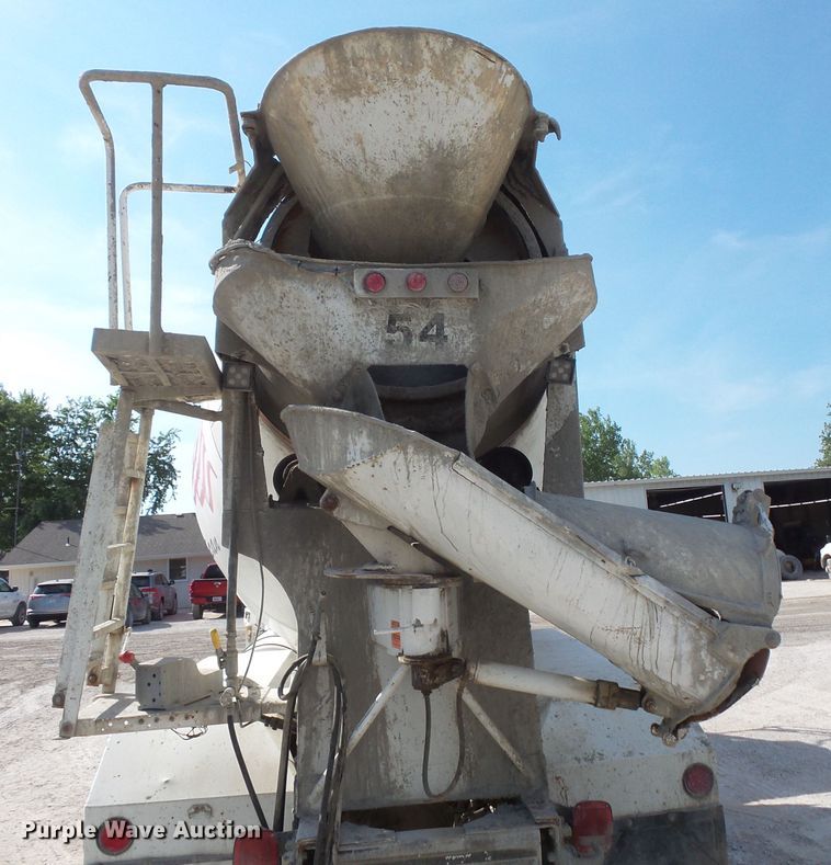 image for item FM9666 2005 Peterbilt 357 ready mix truck