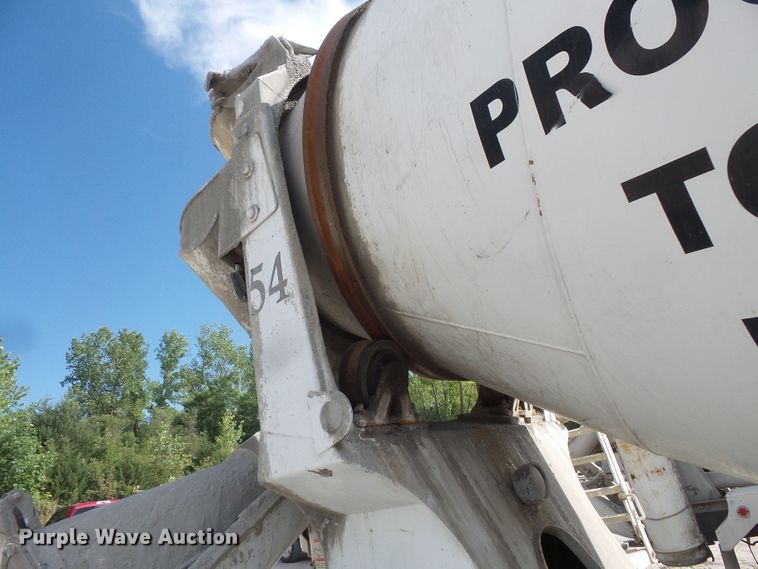 image for item FM9666 2005 Peterbilt 357 ready mix truck