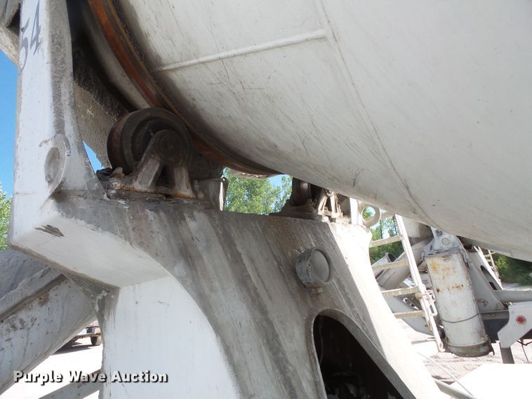 image for item FM9666 2005 Peterbilt 357 ready mix truck