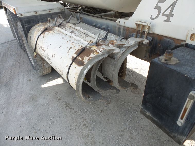 image for item FM9666 2005 Peterbilt 357 ready mix truck