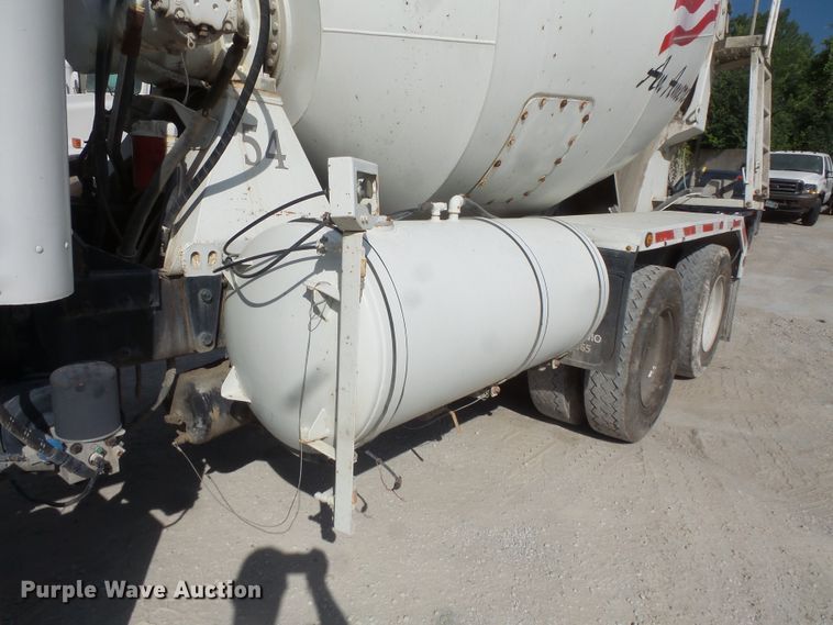 image for item FM9666 2005 Peterbilt 357 ready mix truck