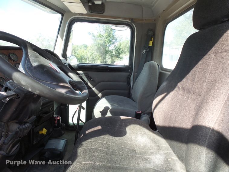 image for item FM9666 2005 Peterbilt 357 ready mix truck