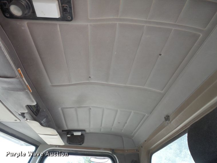 image for item FM9666 2005 Peterbilt 357 ready mix truck