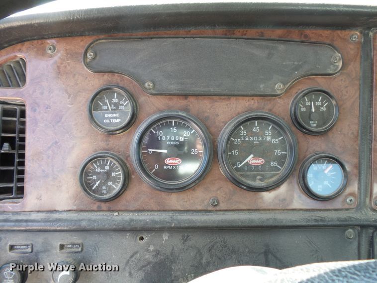 image for item FM9666 2005 Peterbilt 357 ready mix truck