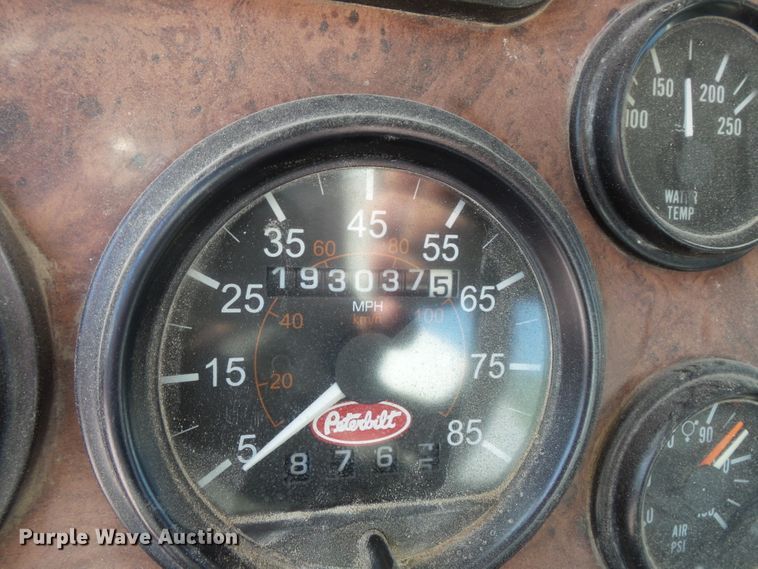 image for item FM9666 2005 Peterbilt 357 ready mix truck