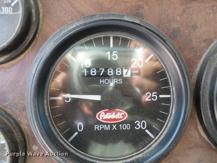 image for item FM9666 2005 Peterbilt 357 ready mix truck