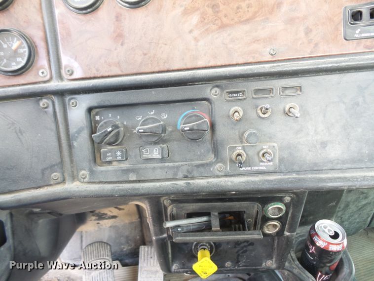 image for item FM9666 2005 Peterbilt 357 ready mix truck