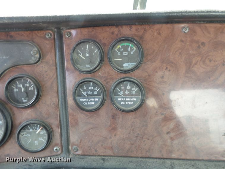 image for item FM9666 2005 Peterbilt 357 ready mix truck