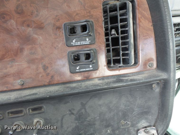 image for item FM9666 2005 Peterbilt 357 ready mix truck