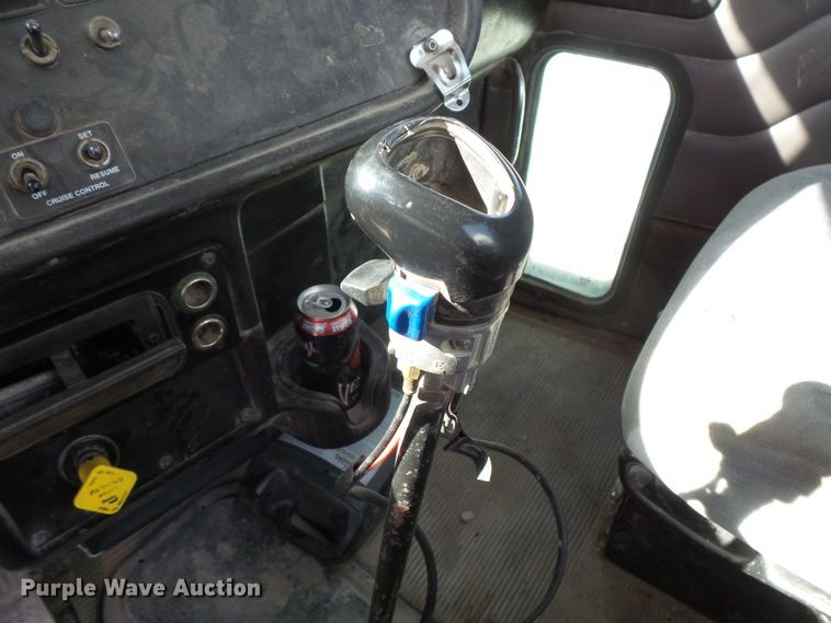 image for item FM9666 2005 Peterbilt 357 ready mix truck