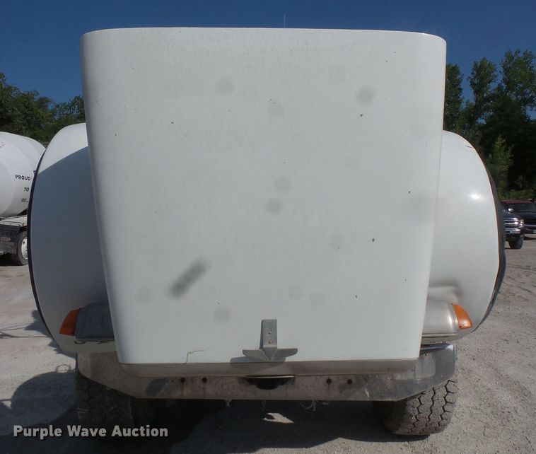 image for item FM9666 2005 Peterbilt 357 ready mix truck