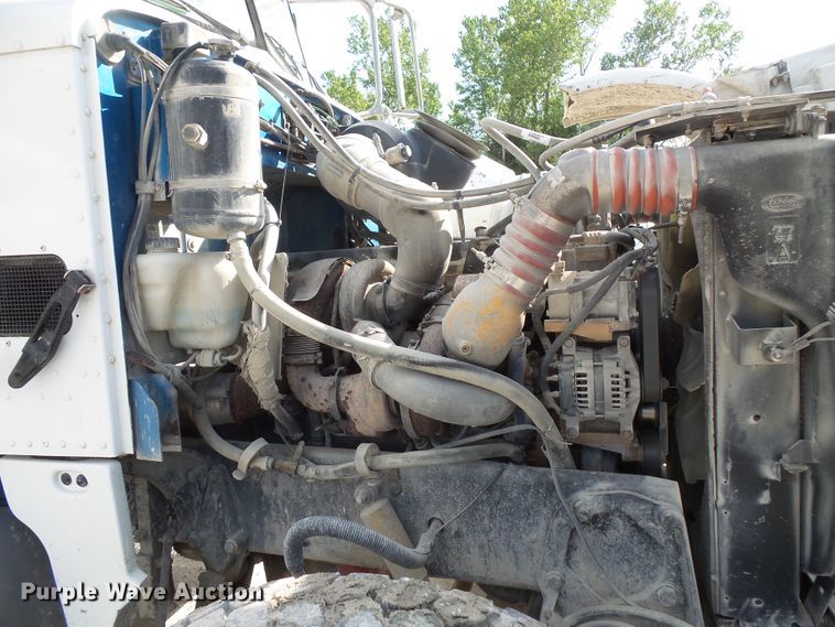 image for item FM9666 2005 Peterbilt 357 ready mix truck