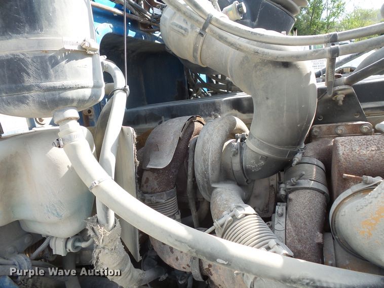 image for item FM9666 2005 Peterbilt 357 ready mix truck