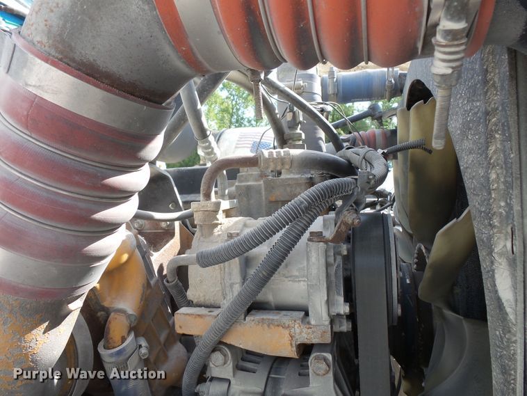 image for item FM9666 2005 Peterbilt 357 ready mix truck