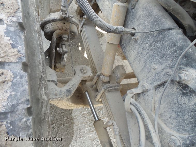 image for item FM9666 2005 Peterbilt 357 ready mix truck