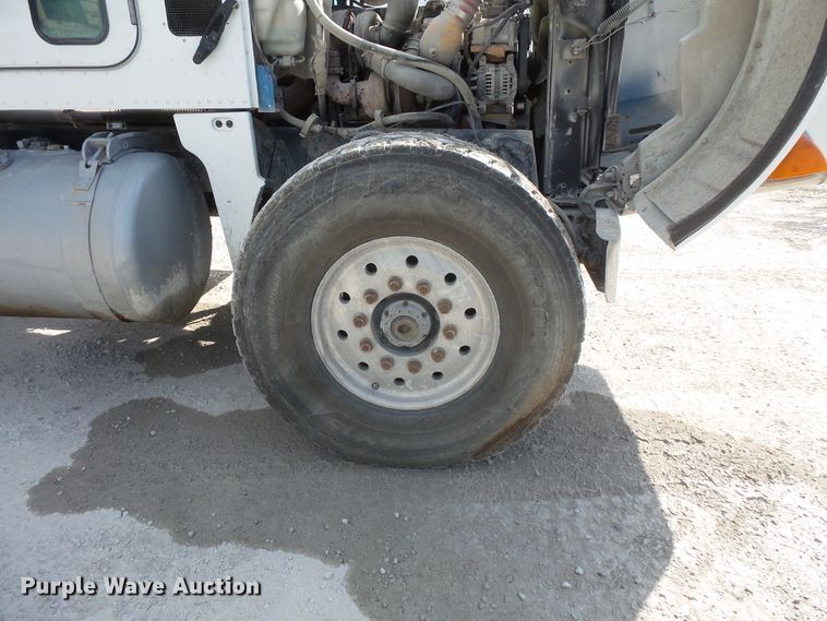 image for item FM9666 2005 Peterbilt 357 ready mix truck