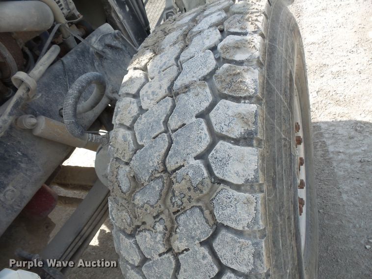 image for item FM9666 2005 Peterbilt 357 ready mix truck