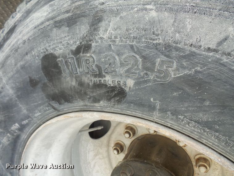 image for item FM9666 2005 Peterbilt 357 ready mix truck