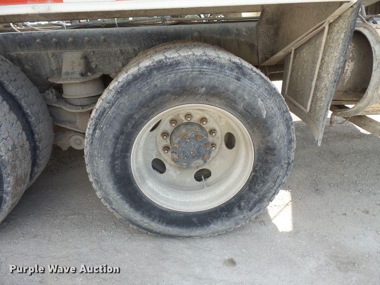 image for item FM9666 2005 Peterbilt 357 ready mix truck