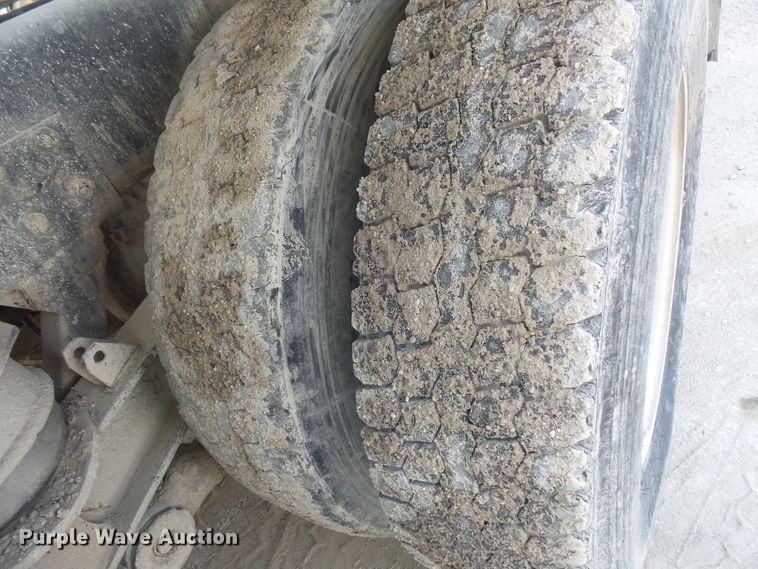 image for item FM9666 2005 Peterbilt 357 ready mix truck