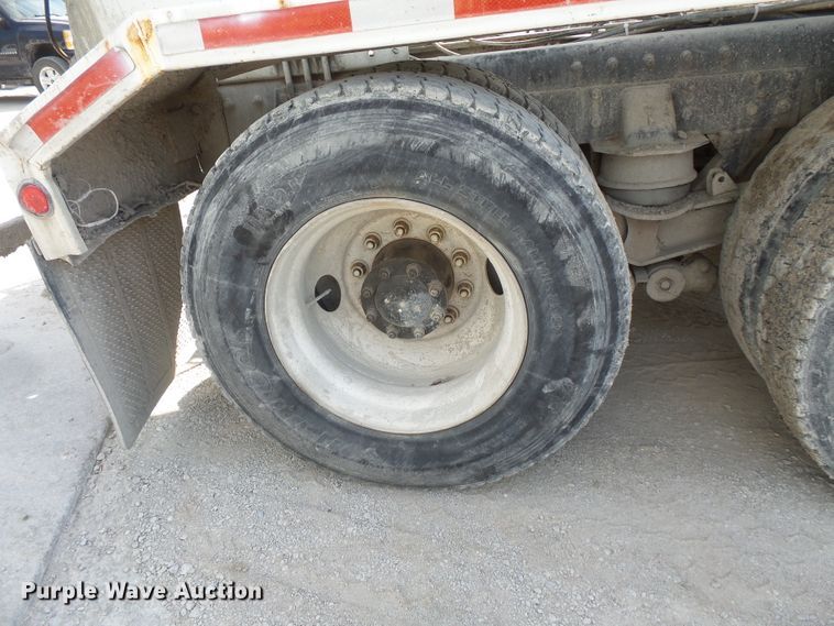 image for item FM9666 2005 Peterbilt 357 ready mix truck